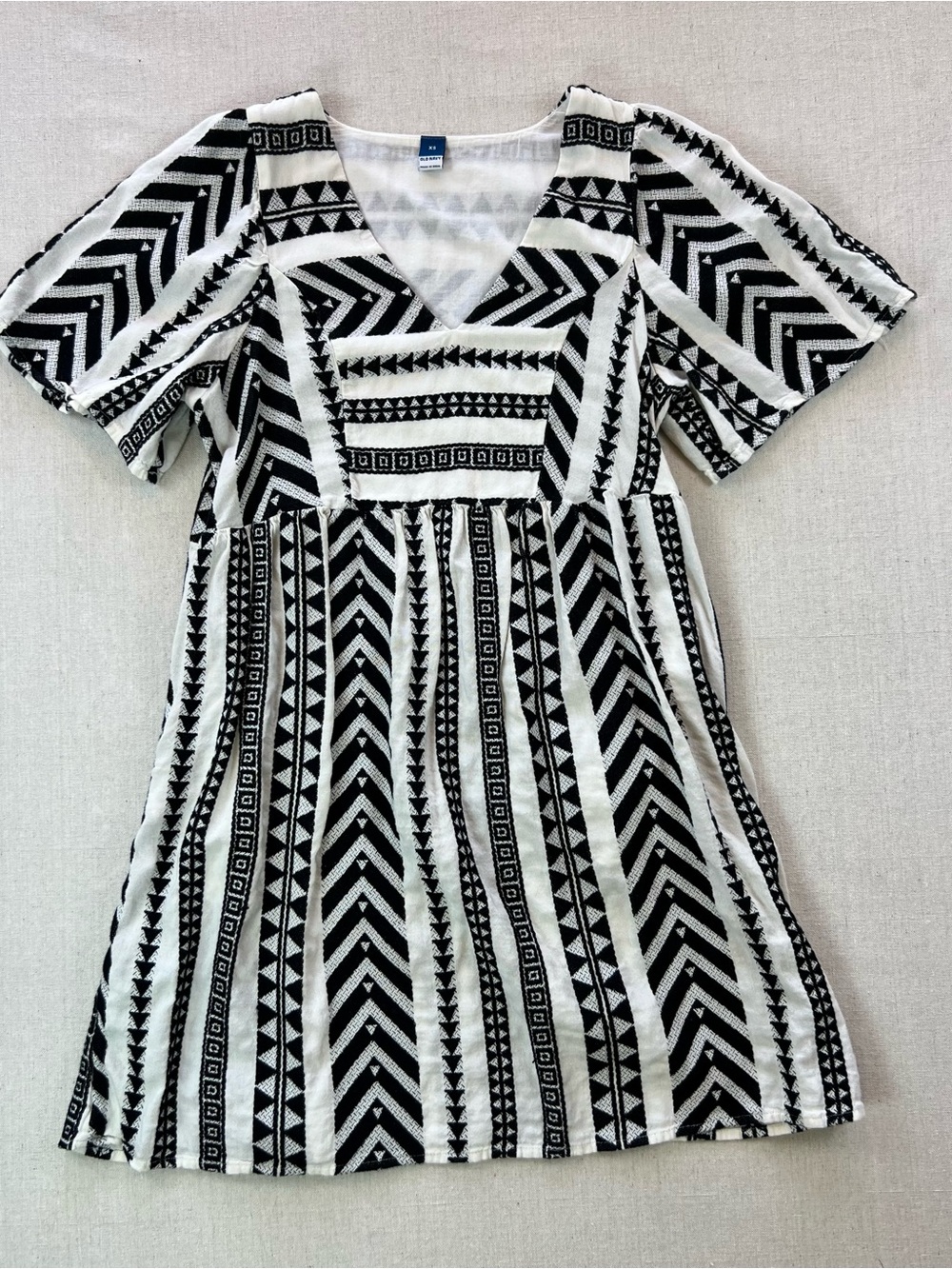 Women’s Black White Embroidered Tribal  V-Neck Cotton Casual Fun Midi Dress - XS